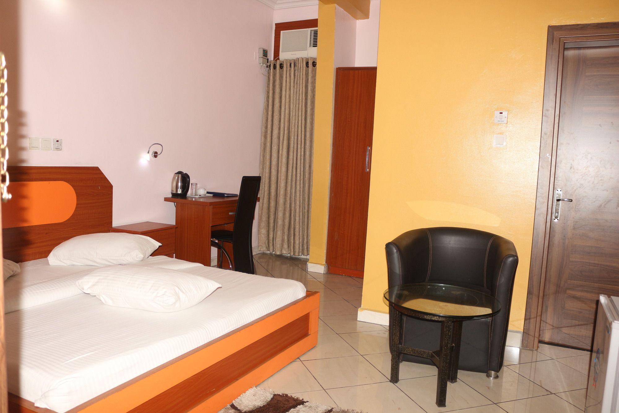 Royal Charlin Hotel And Suites Port Harcourt Esterno foto